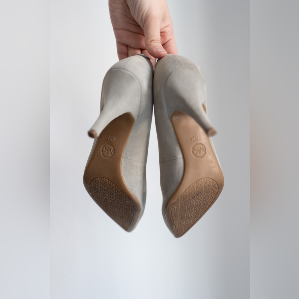 MICHAEL Michael Kors Flex Suede Mid-Heel Pumps | Dusty Blue | Size 8.5 - Picture 5 of 5